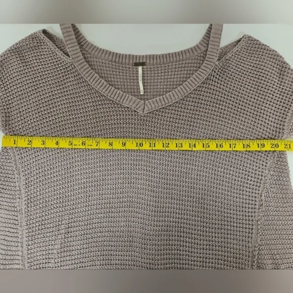 Free People Moonshine Waffle Knit Cold Shoulder Sweater in Lavender Size Medium - Picture 13 of 14
